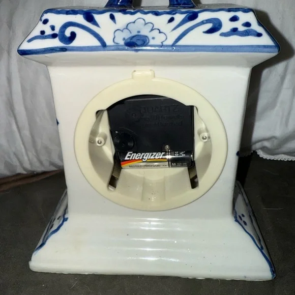 Blue and White Ceramic Clock - Picture 4 of 5